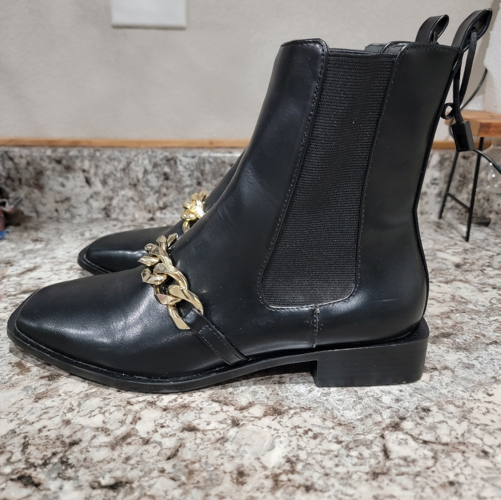 ZARA black boots with gold chain